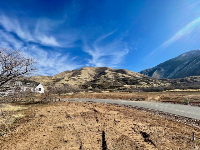 2057 E MAPLE HILLS LN Mapleton, UT 84664