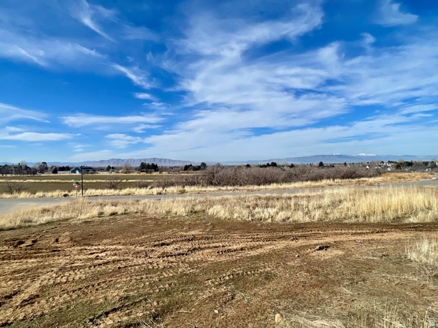 2057 E MAPLE HILLS LN Mapleton, UT 84664