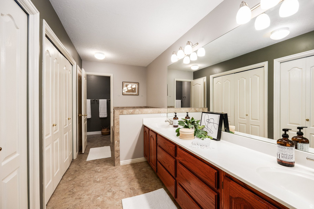 1598 W CORNERSTONE DR South Jordan, UT 84095