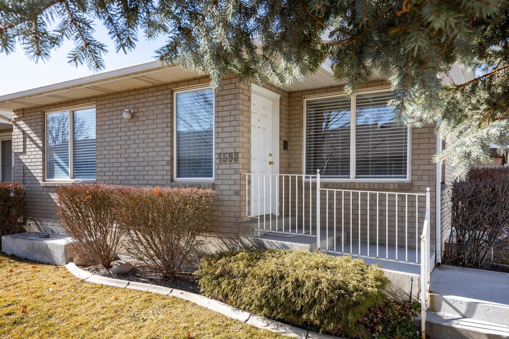 1598 W CORNERSTONE DR South Jordan, UT 84095