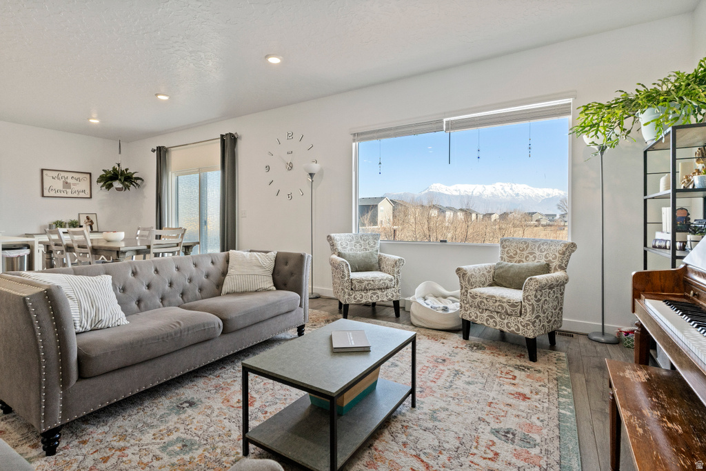 242 N MANDALYN WAY Saratoga Springs, UT 84045