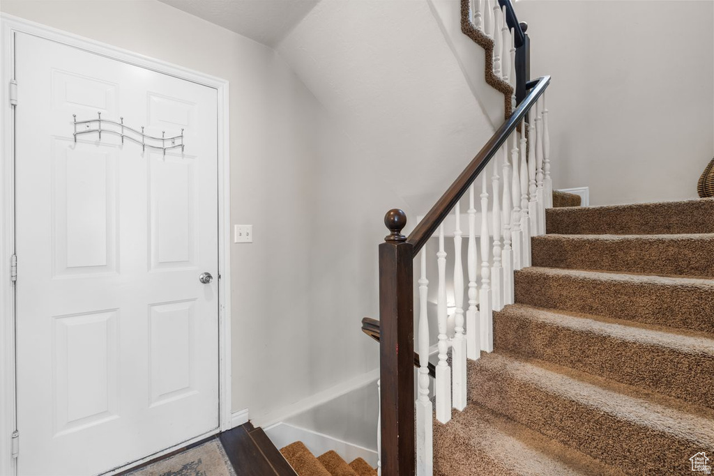 7819 S SPRUCE TREE LN Sandy, UT 84094