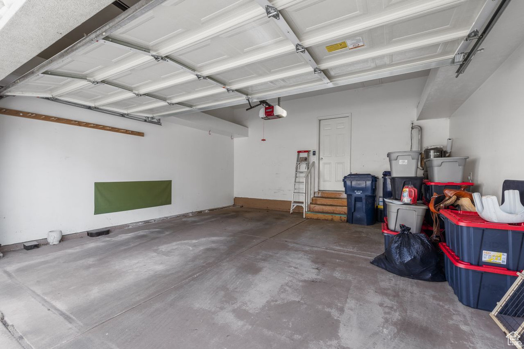 7819 S SPRUCE TREE LN Sandy, UT 84094