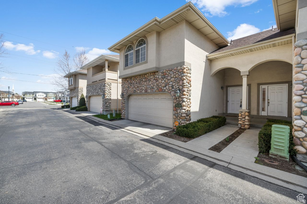 7819 S SPRUCE TREE LN Sandy, UT 84094