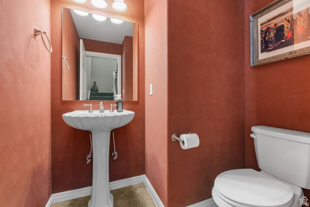 7819 S SPRUCE TREE LN Sandy, UT 84094