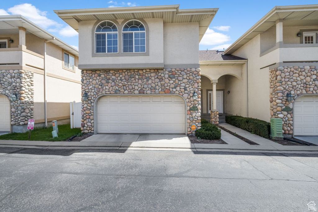 7819 S SPRUCE TREE LN Sandy, UT 84094