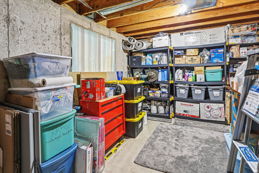 948 S 250 E Layton, UT 84041