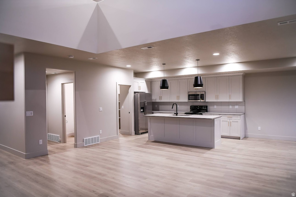 961 W 1910 S Syracuse, UT 84075