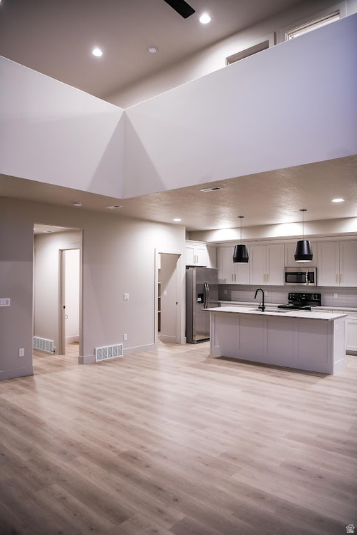 961 W 1910 S Syracuse, UT 84075