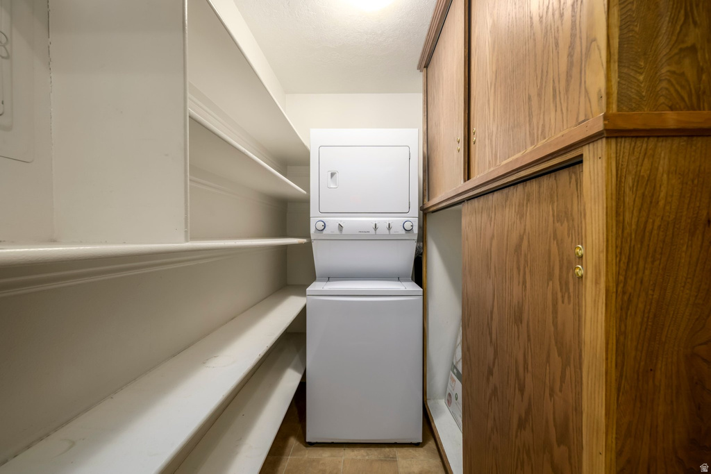 1460 E HIGHLAND COVE LN #320 Millcreek, UT 84106