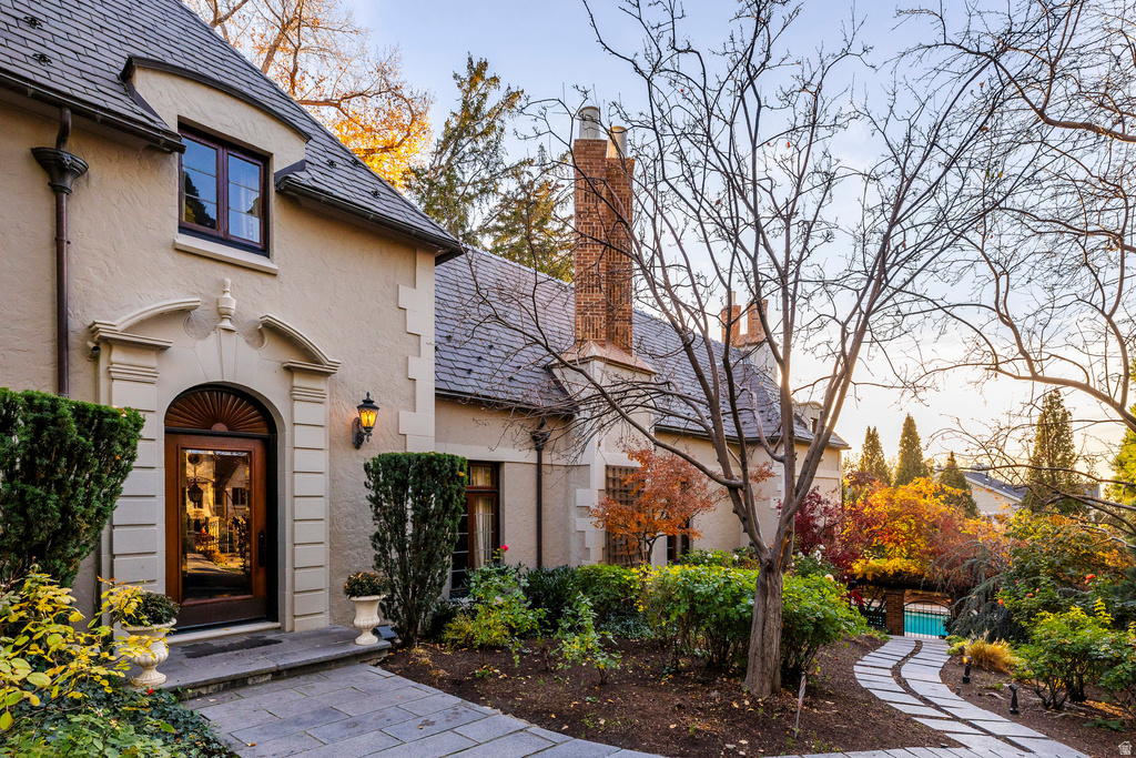 1220 E YALE AVE Salt Lake City, UT 84105