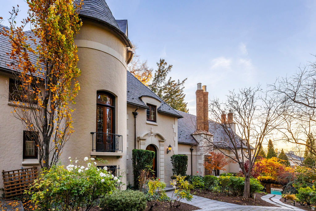 1220 E YALE AVE Salt Lake City, UT 84105