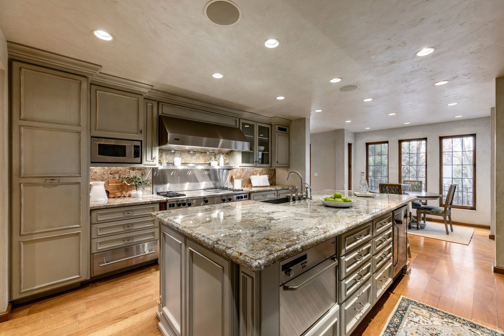 1220 E YALE AVE Salt Lake City, UT 84105