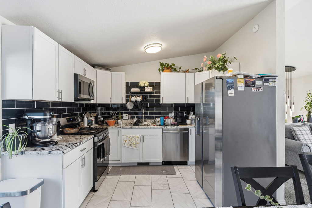 8705 S NEWELL DR West Jordan, UT 84088