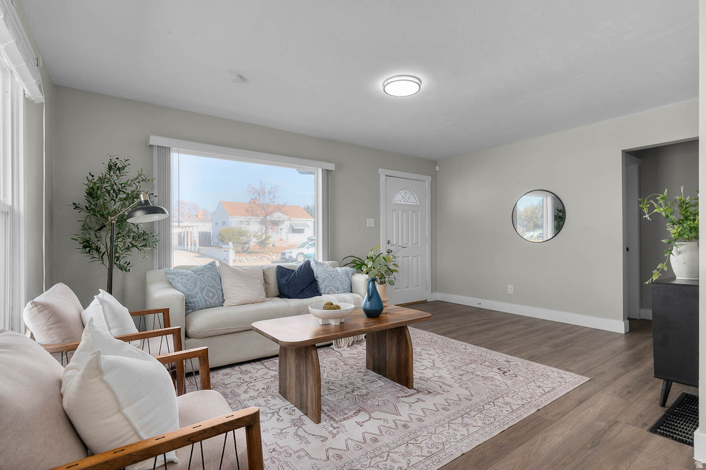 230 S LAKEVIEW DR Clearfield, UT 84015