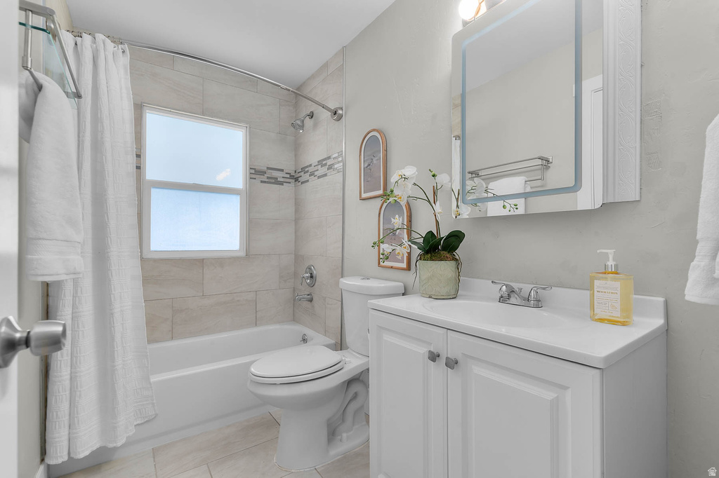 230 S LAKEVIEW DR Clearfield, UT 84015