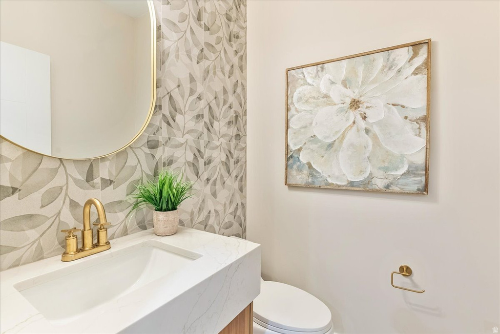 7044 S 1700 E Cottonwood Heights, UT 84121