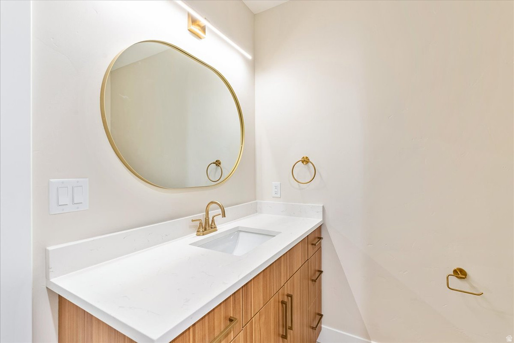 7044 S 1700 E Cottonwood Heights, UT 84121