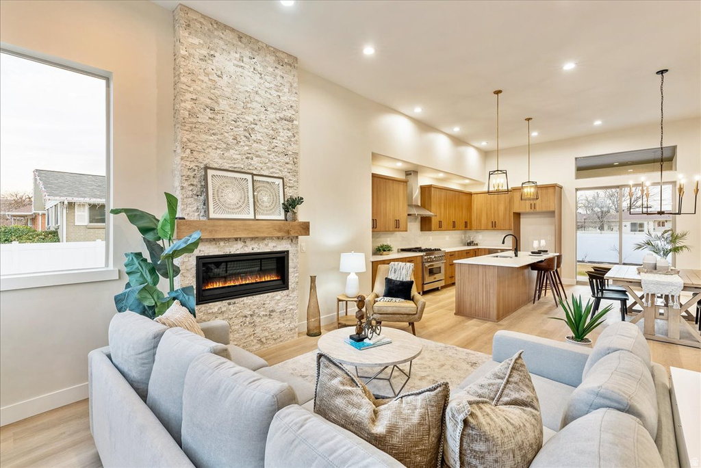 7044 S 1700 E Cottonwood Heights, UT 84121