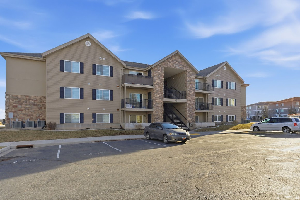 1936 N CREST RD Saratoga Springs, UT 84045