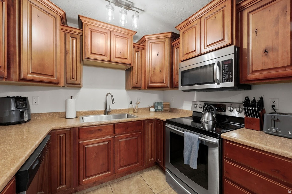 1936 N CREST RD Saratoga Springs, UT 84045