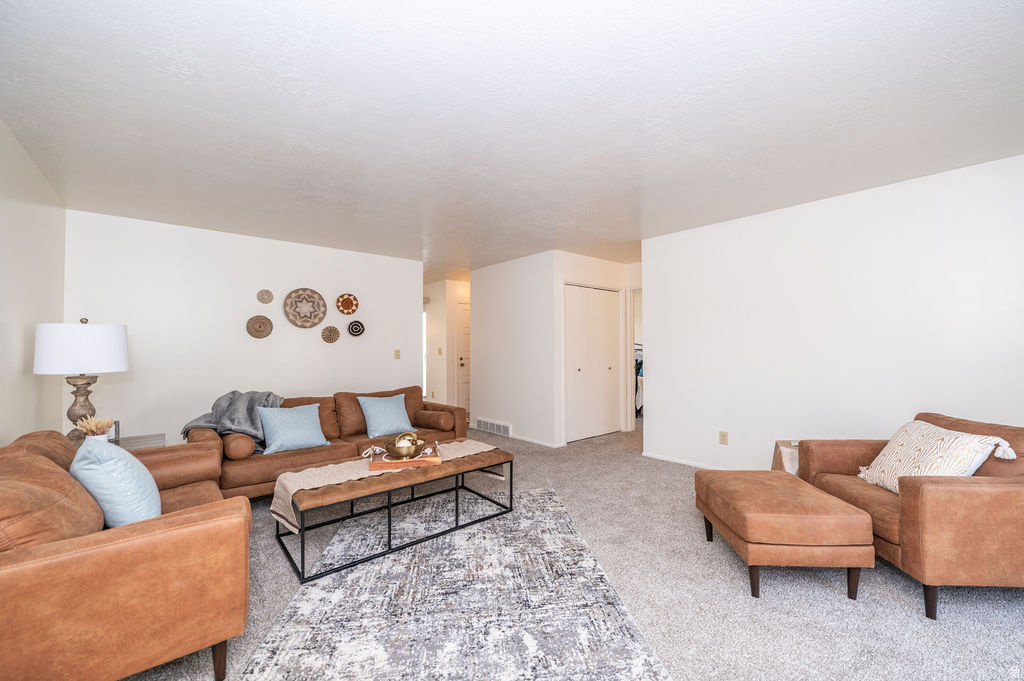 621 E COACHMAN WAY Riverdale, UT 84405