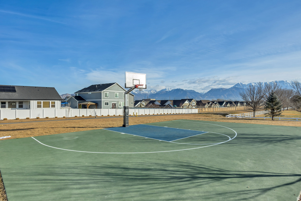 583 S RAVENWOOD LN Saratoga Springs, UT 84045