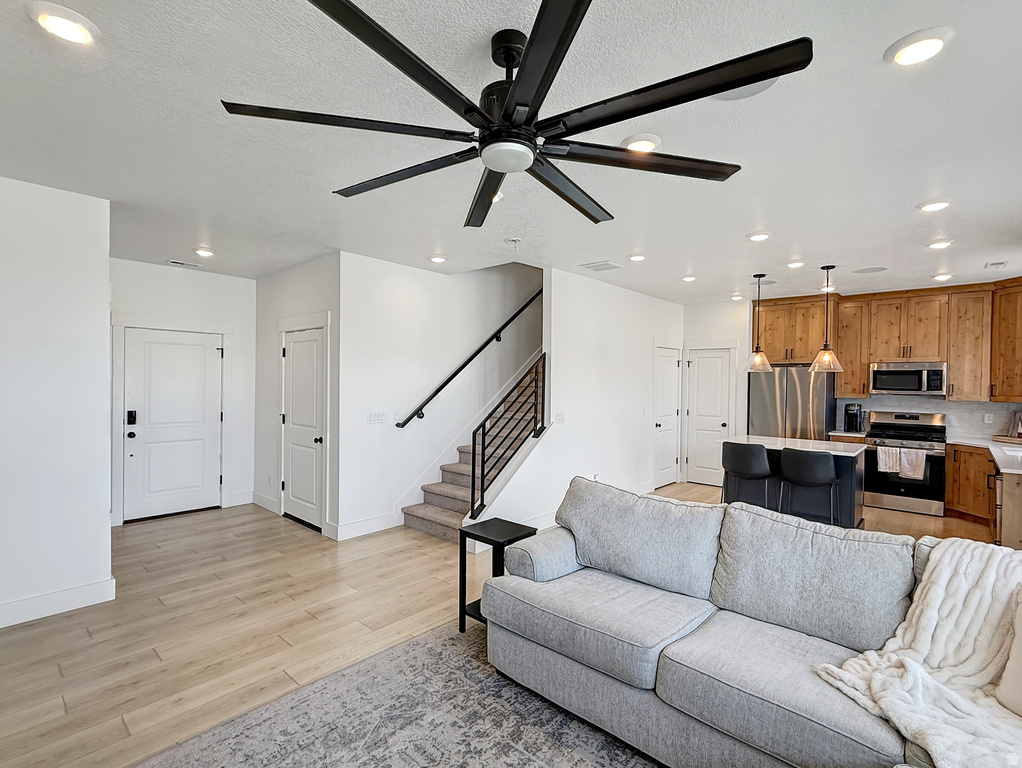 3425 W 3275 N Plain City, UT 84404