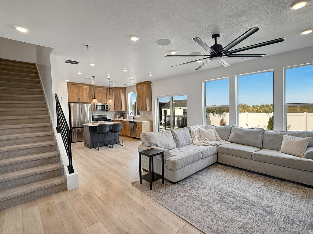 3425 W 3275 N Plain City, UT 84404