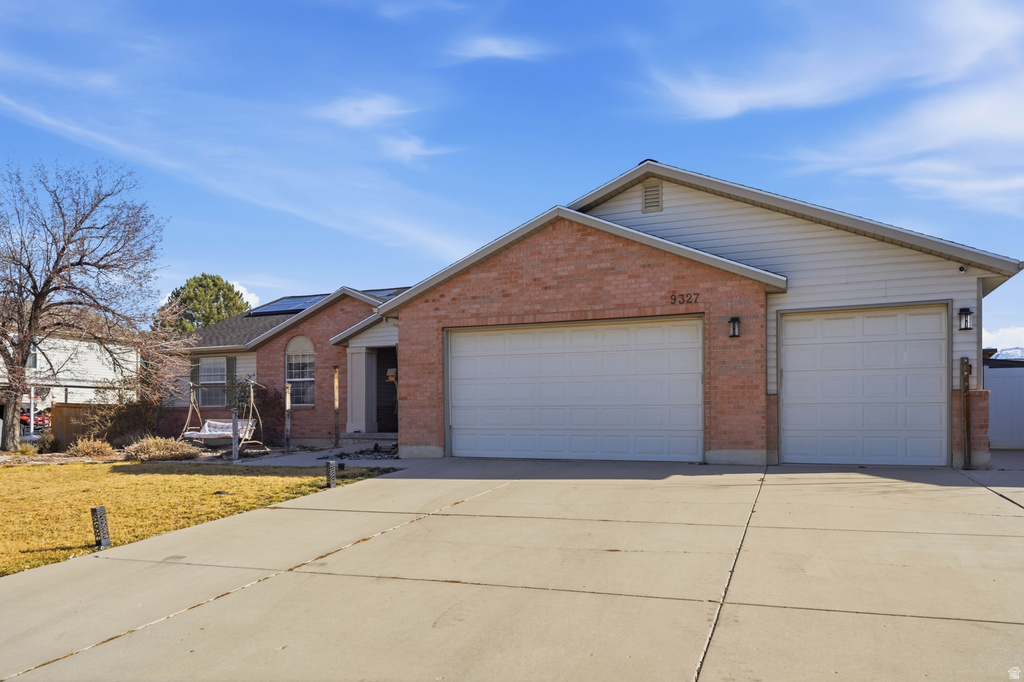 9327 S UINTA HILLS DR West Jordan, UT 84088