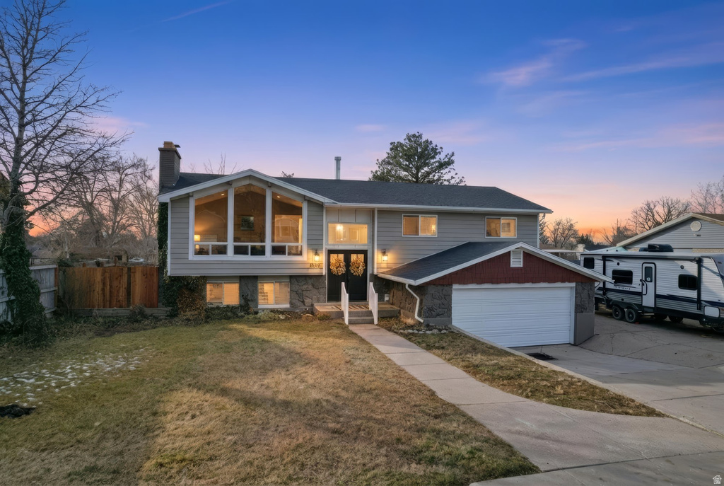 9472 S FOX HUNT DR Sandy, UT 84092