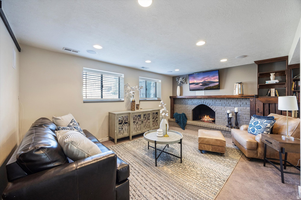 9472 S FOX HUNT DR Sandy, UT 84092