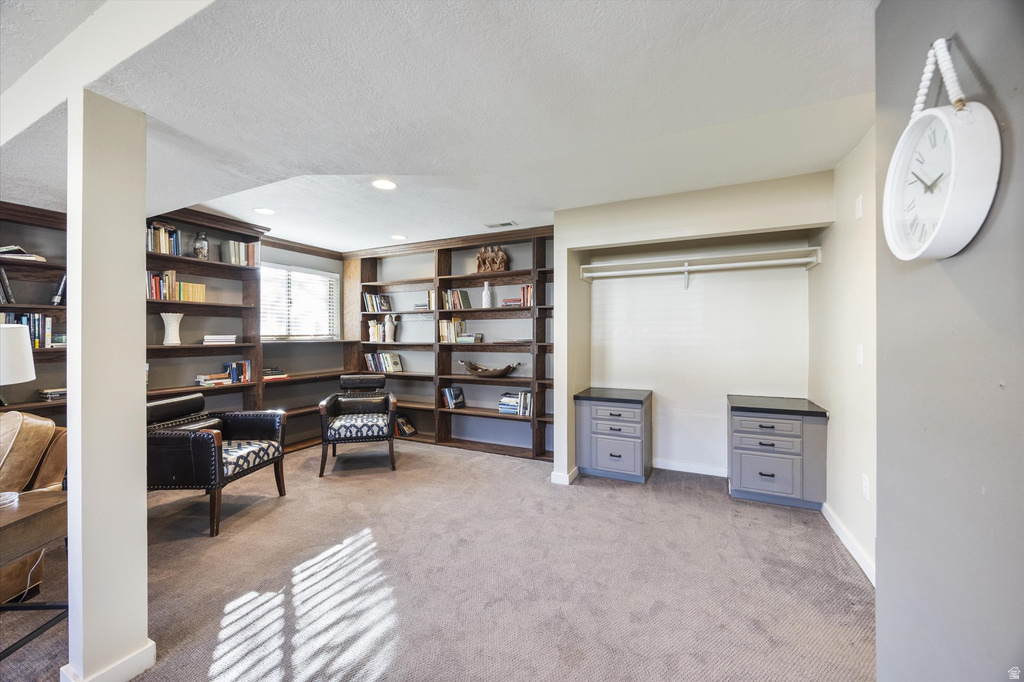 9472 S FOX HUNT DR Sandy, UT 84092