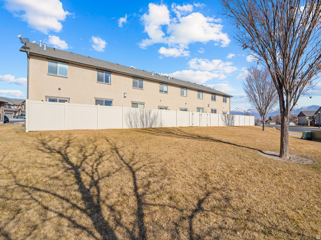 233 E BAYCREST DR Saratoga Springs, UT 84045