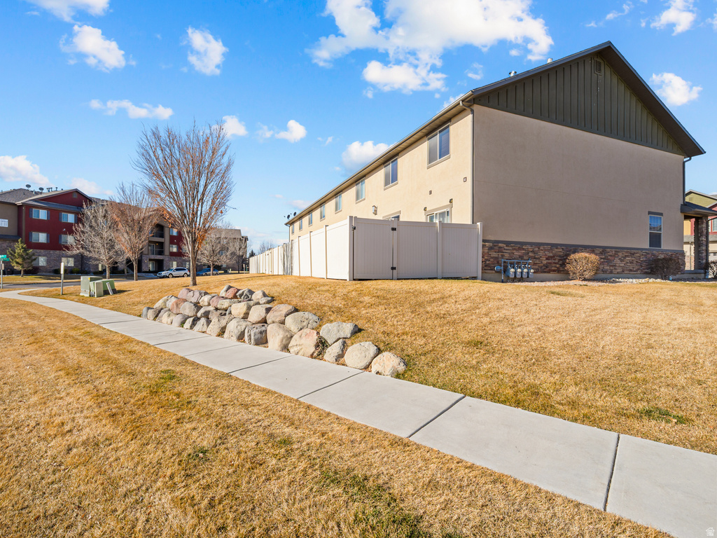 233 E BAYCREST DR Saratoga Springs, UT 84045