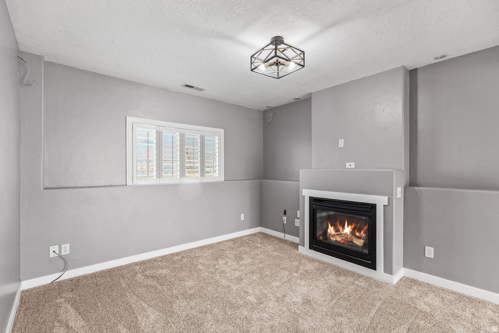 4602 S 4000 W Roy, UT 84067