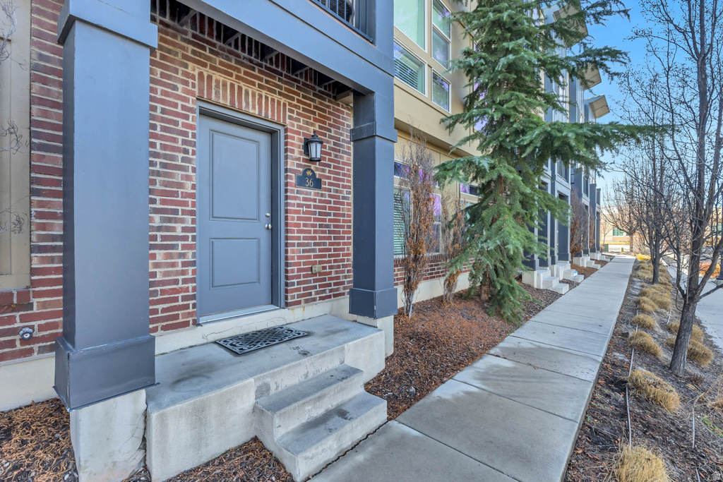 36 W TYTUS DR Murray, UT 84107