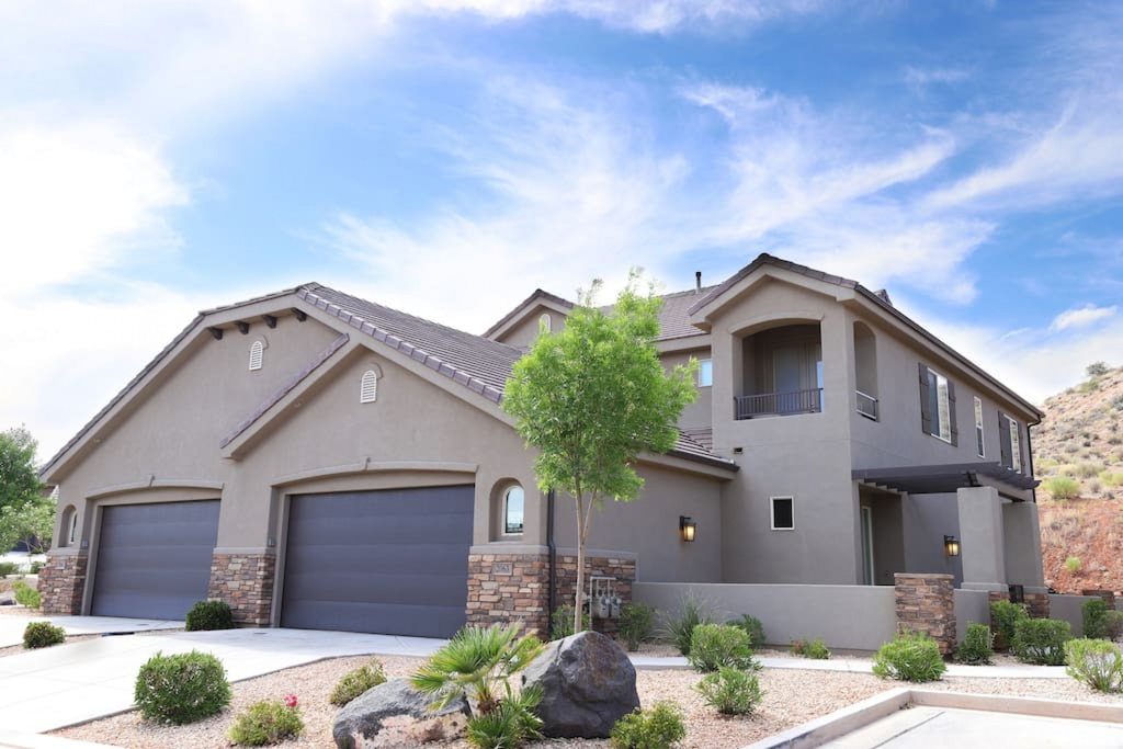 2063 N CORAL RIDGE DR Washington, UT 84780