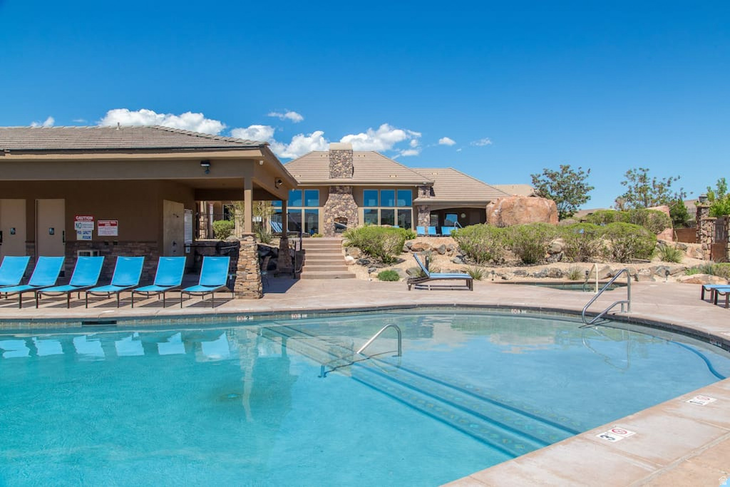 2063 N CORAL RIDGE DR Washington, UT 84780