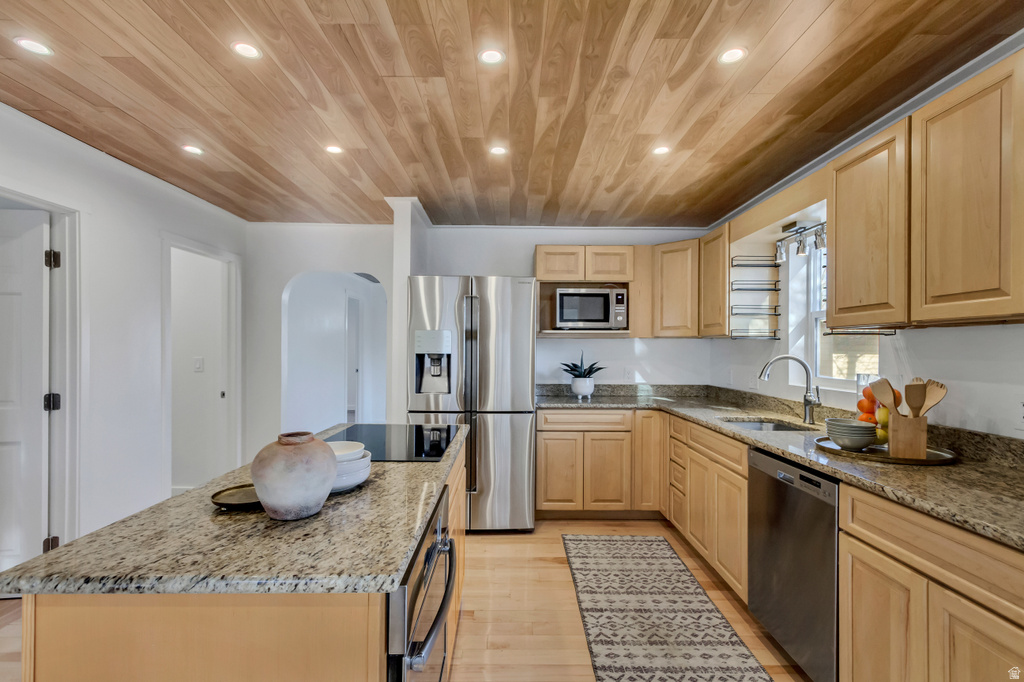 611 W BEYNON CT Midvale, UT 84047