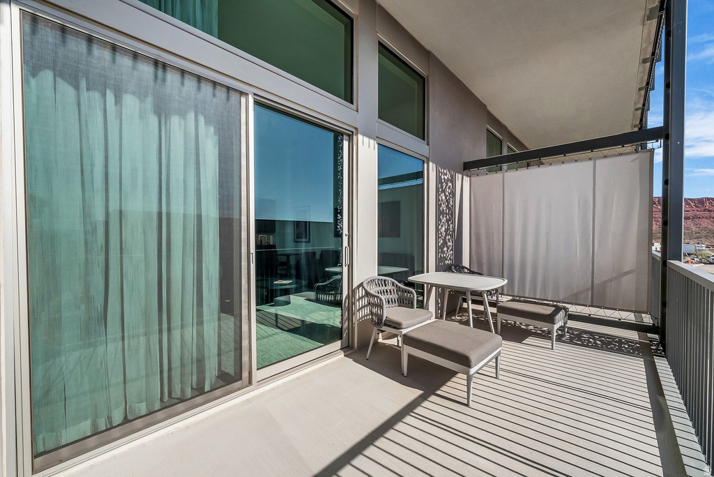 1500 E BLACK DESERT DR photo 4