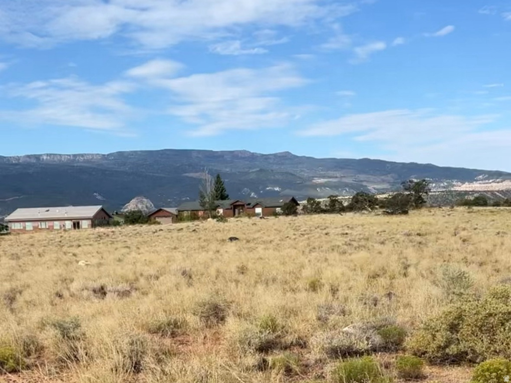 829 E 200 N Torrey, UT 84775