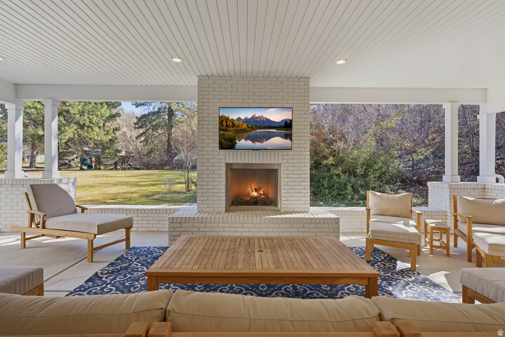 2152 E CREEK RD Sandy, UT 84093