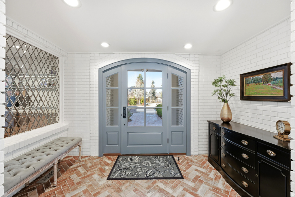 2152 E CREEK RD Sandy, UT 84093