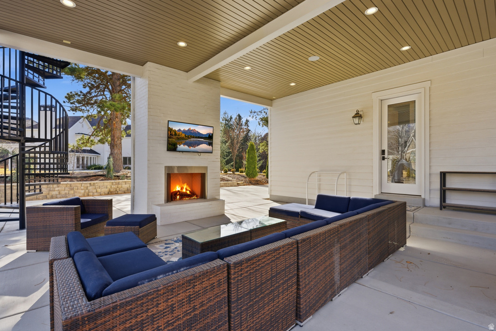 2152 E CREEK RD Sandy, UT 84093