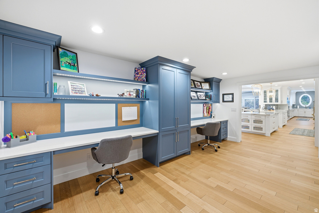 2152 E CREEK RD Sandy, UT 84093