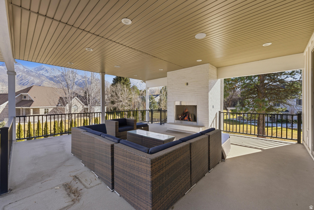 2152 E CREEK RD Sandy, UT 84093