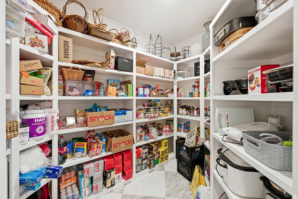 2152 E CREEK RD Sandy, UT 84093