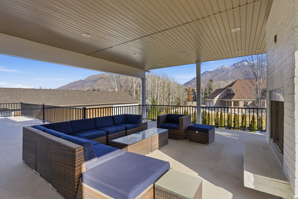 2152 E CREEK RD Sandy, UT 84093