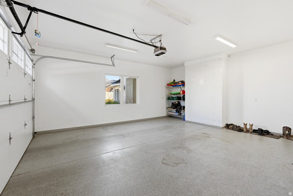 2152 E CREEK RD Sandy, UT 84093